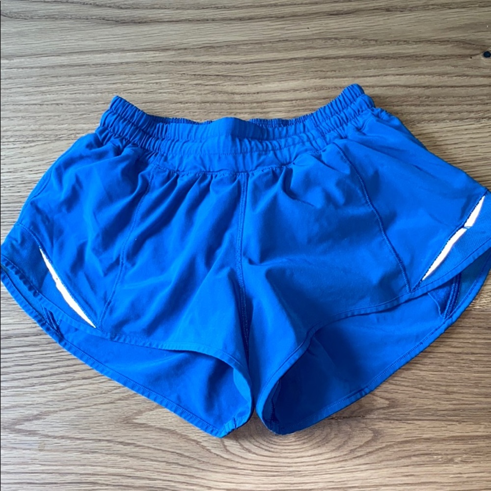 LULULEMON HOTTY HOT SHORTS SIZE 4 reg